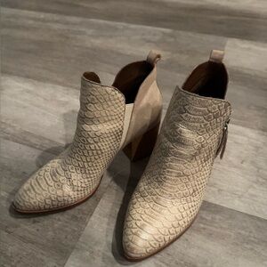 Donald J. Pliner Genuine Leather Ankle Boots